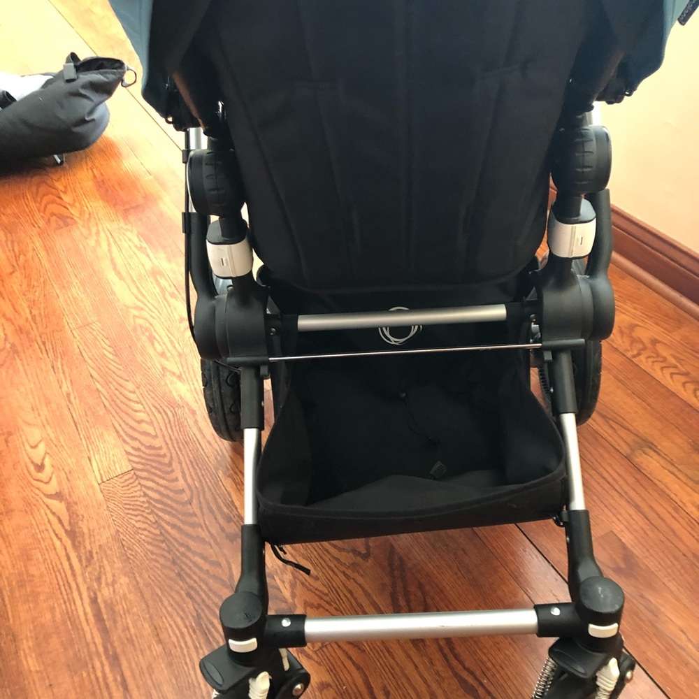 Bugaboo stroller with accessories - Picture 3 of 7